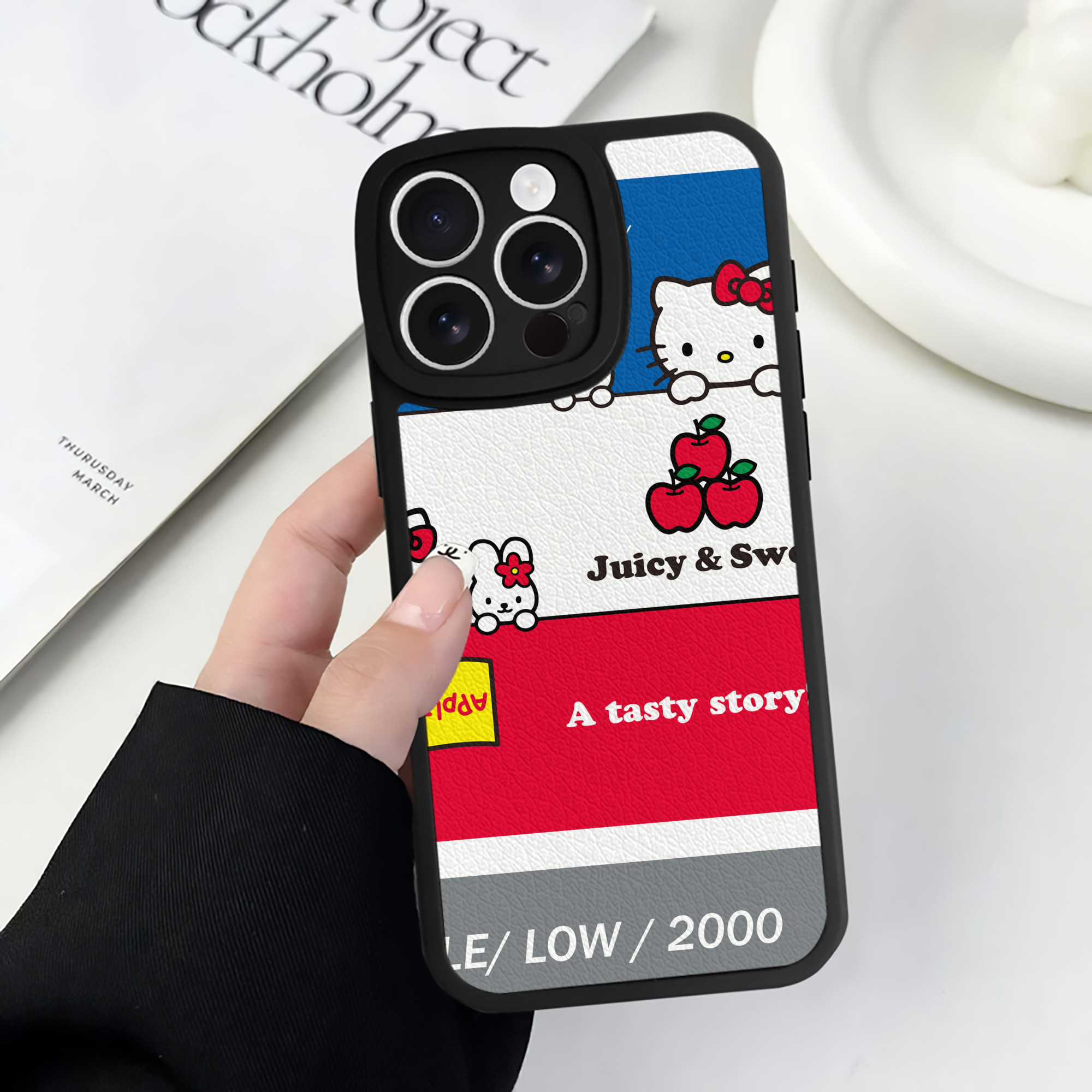 （画像用） Hello Kitty ハローキティ 【iPhone 16シリーズ対応】シリコンスマホケース（レザー調） 材質：シリコン